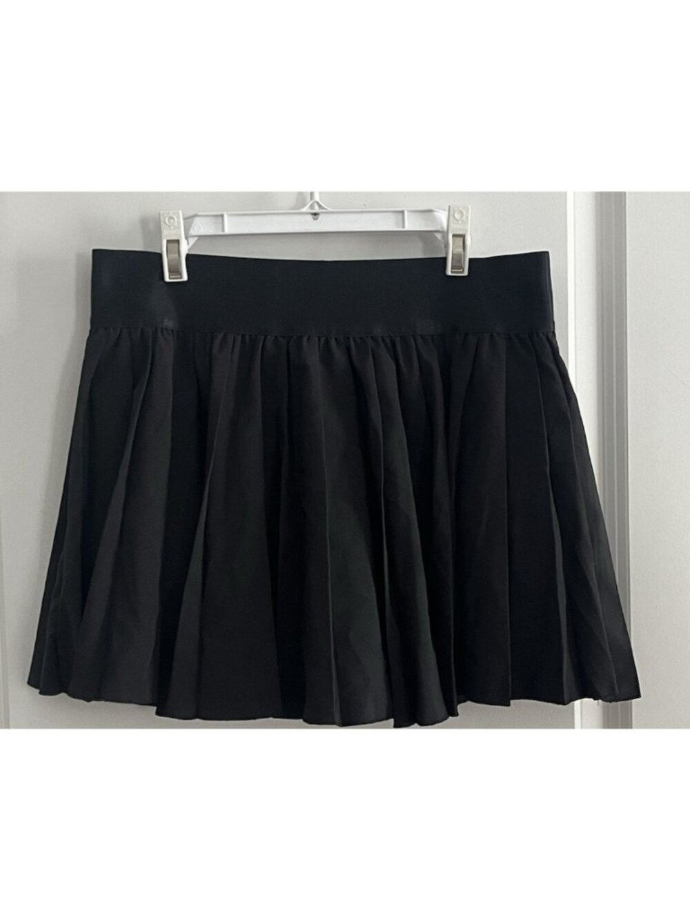 Black Athletic Skirt W/ Shorts Pleated Elastic Waist Size L Pickleball Tennis